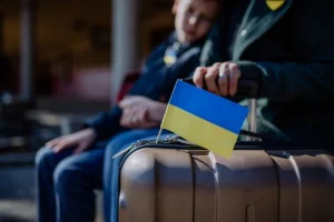 Стало відомо, коли та як Україна почне повертати біженців з-за кордону