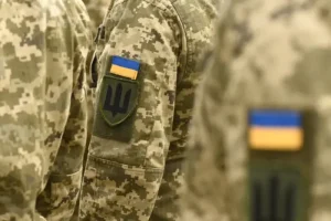 Юнаки зможуть ставати на військовий облік за кордоном: Рада ухвалила законопроєкт